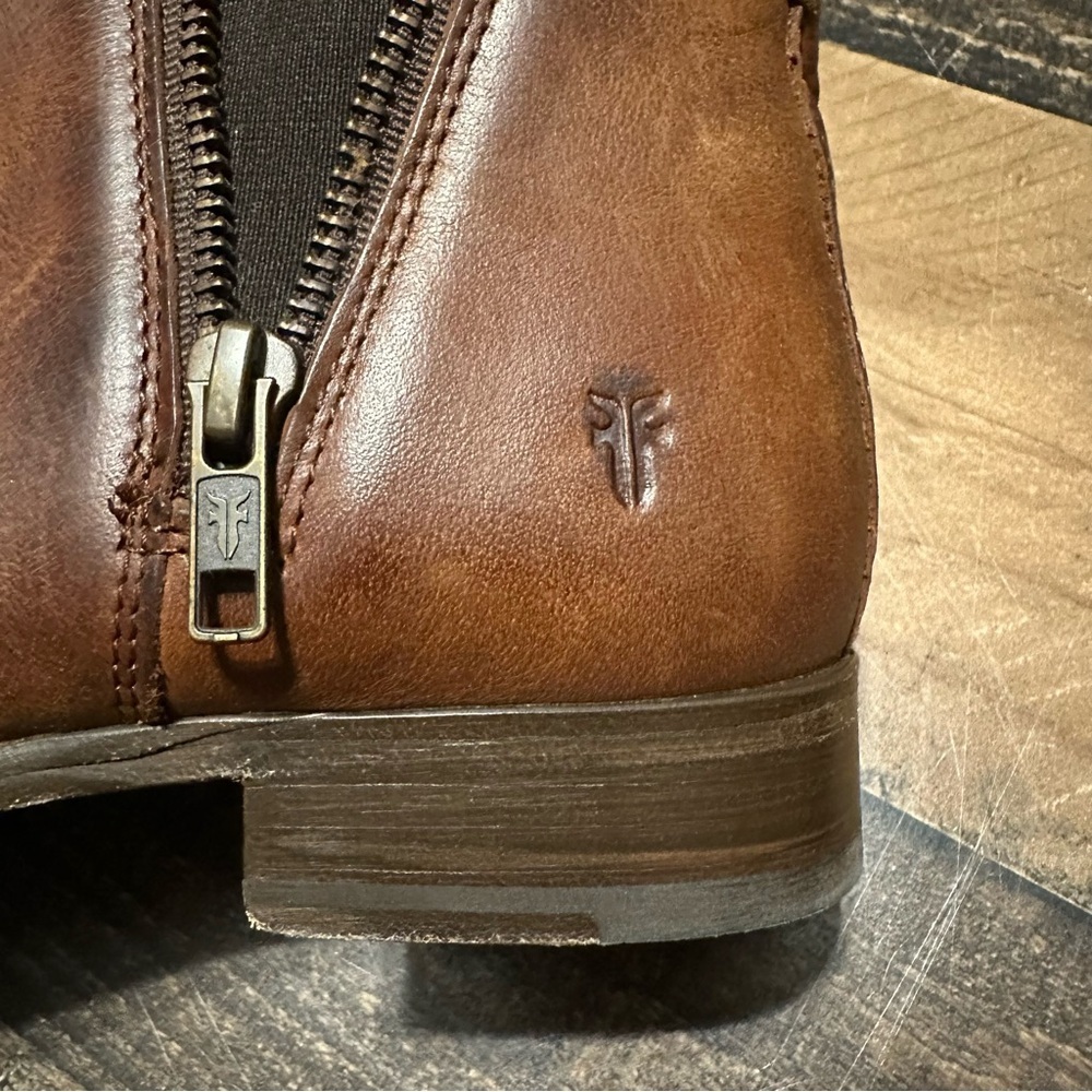 Frye ‘Carly’ Zip Chelsea Boot - Picture 5 of 9